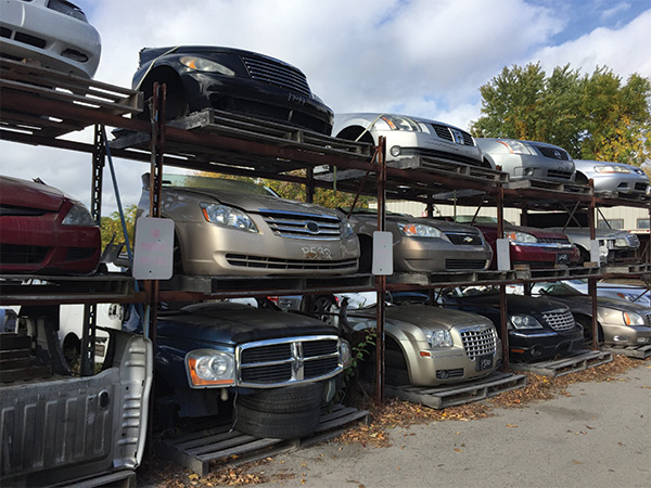 Cash offer for junk cars in Melbourne from We Buy Cars 24/7, focusing on eco-friendly vehicle disposal.